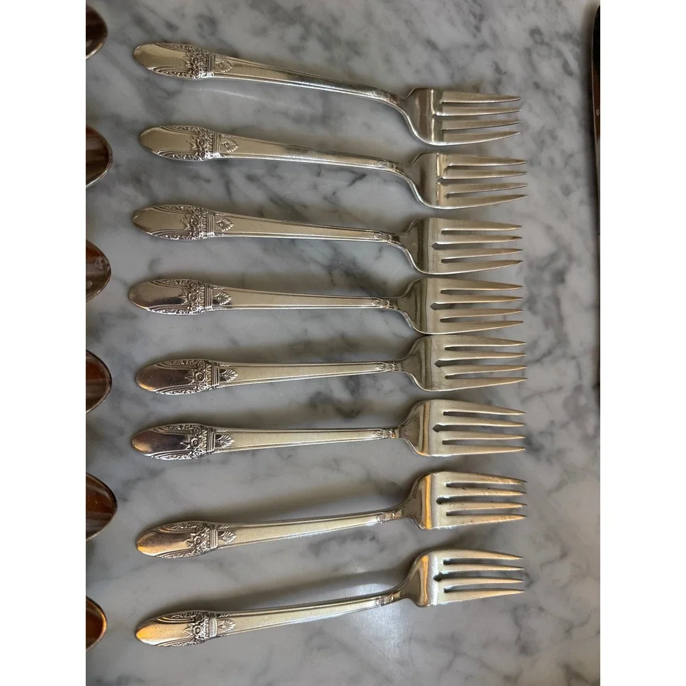 1847 Rogers Bros First Love Silverplate Flatware Set 39 Pieces Floral IS EUC